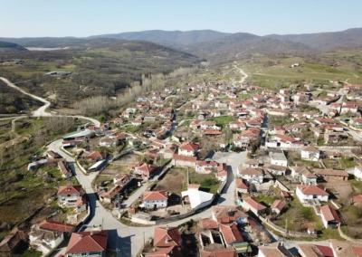 KURUDERE KÖYÜNDE BARAJA YAKIN, BAĞ EVLERİ YOLUNDA SATILIK TARLA