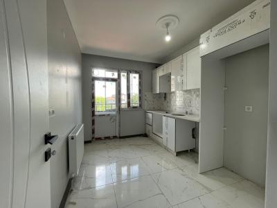 LÜLEBURGAZ DA SATILIK 2+1 ARAKAT SIFIR DAİRE CADDE CEPHE 100 M2