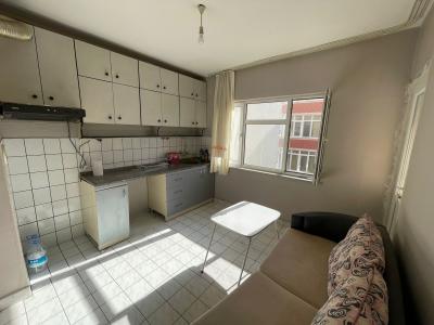 PINARHİSAR ÇARŞI MERKEZDE PTT KARŞISINDA 2+1 DAİRE FIRSATI!