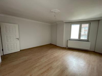 PINARHİSAR ÇARŞI MERKEZDE SATILIK BÜYÜK 2+1 DAİRE