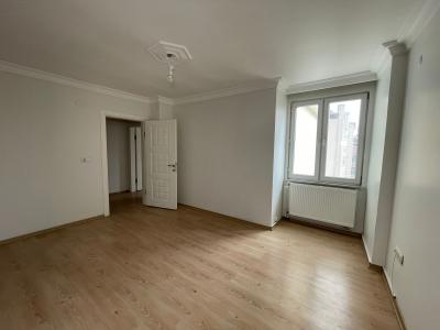 PINARHİSAR ÇARŞI MERKEZDE SATILIK BÜYÜK 2+1 DAİRE