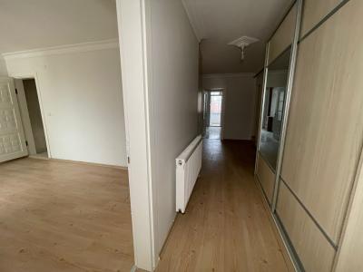 PINARHİSAR ÇARŞI MERKEZDE SATILIK BÜYÜK 2+1 DAİRE