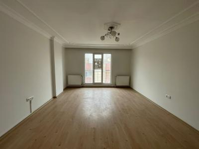 PINARHİSAR ÇARŞI MERKEZDE SATILIK BÜYÜK 2+1 DAİRE