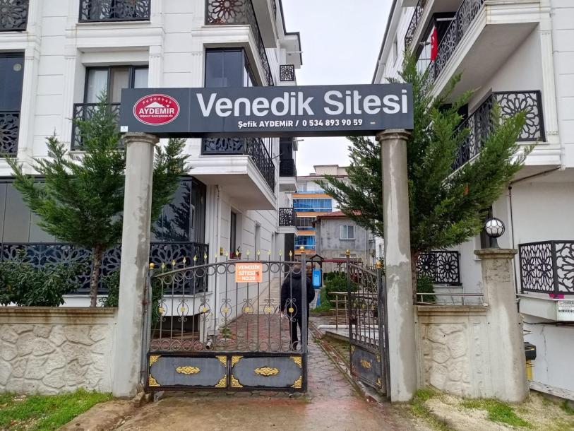 Lüleburgaz Yıldırım Mah. Venedik Sitesi'nde - Lüks Markalı, Kapalı Otoparklı 2+0 Fırsat Daire!-1